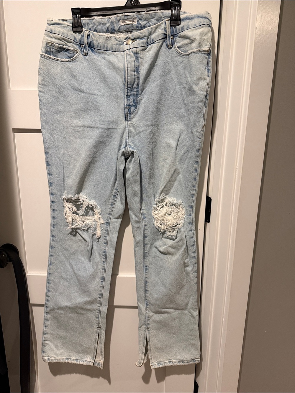 Good American Light Wash Distressed Women's Jeans